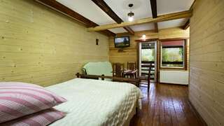 Мини-отель Eco Centr Zrub Maydan Двухместный номер с 1 кроватью и балконом (для 3 взрослых)-1